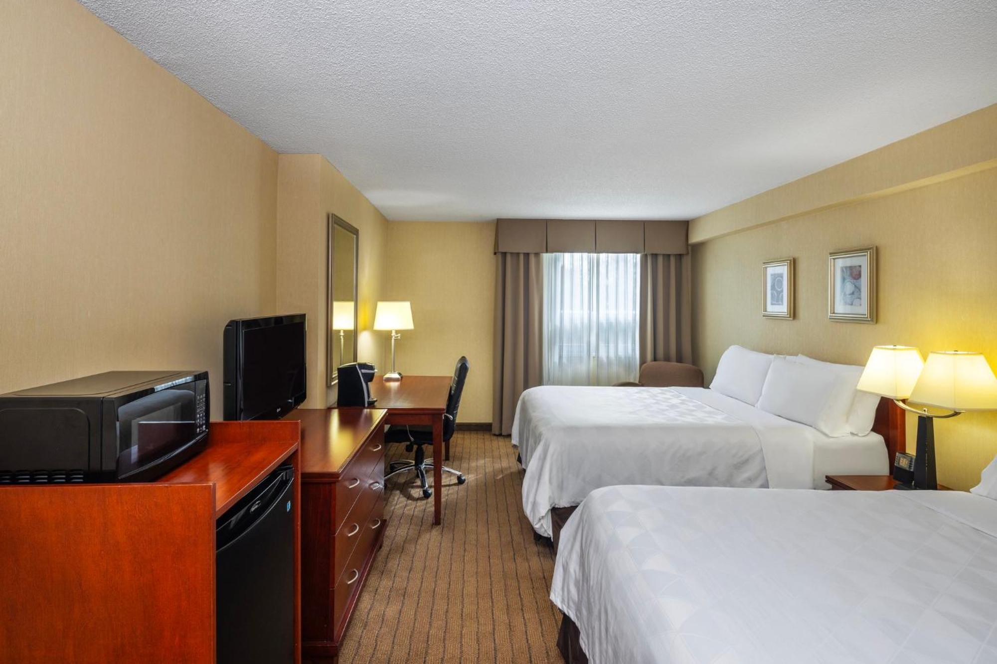 Holiday Inn Laval Montreal, An Ihg Hotel Екстер'єр фото