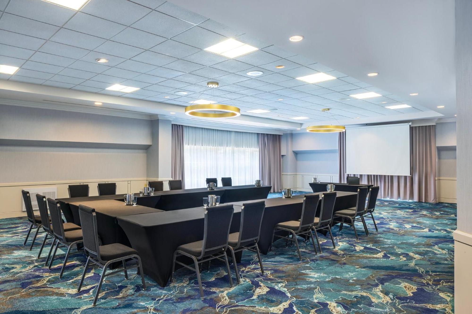 Holiday Inn Laval Montreal By Ihg Екстер'єр фото
