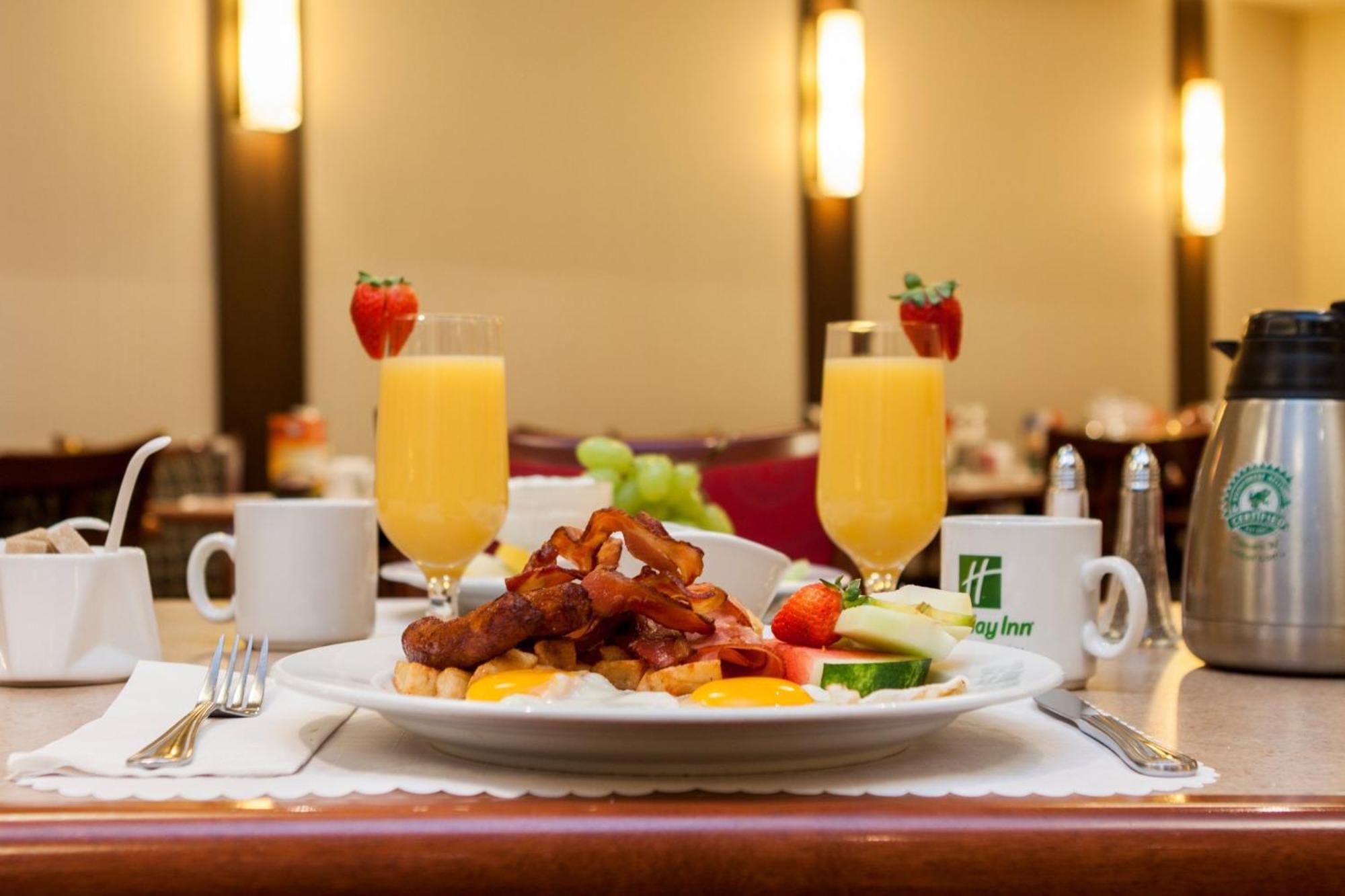 Holiday Inn Laval Montreal By Ihg Екстер'єр фото