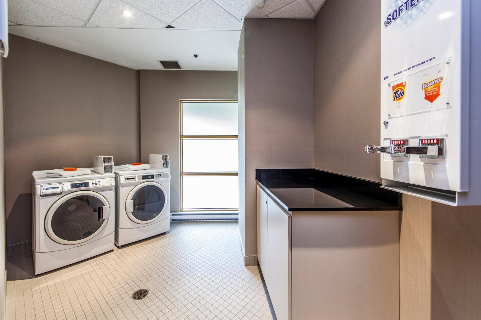Holiday Inn Laval Montreal By Ihg Екстер'єр фото